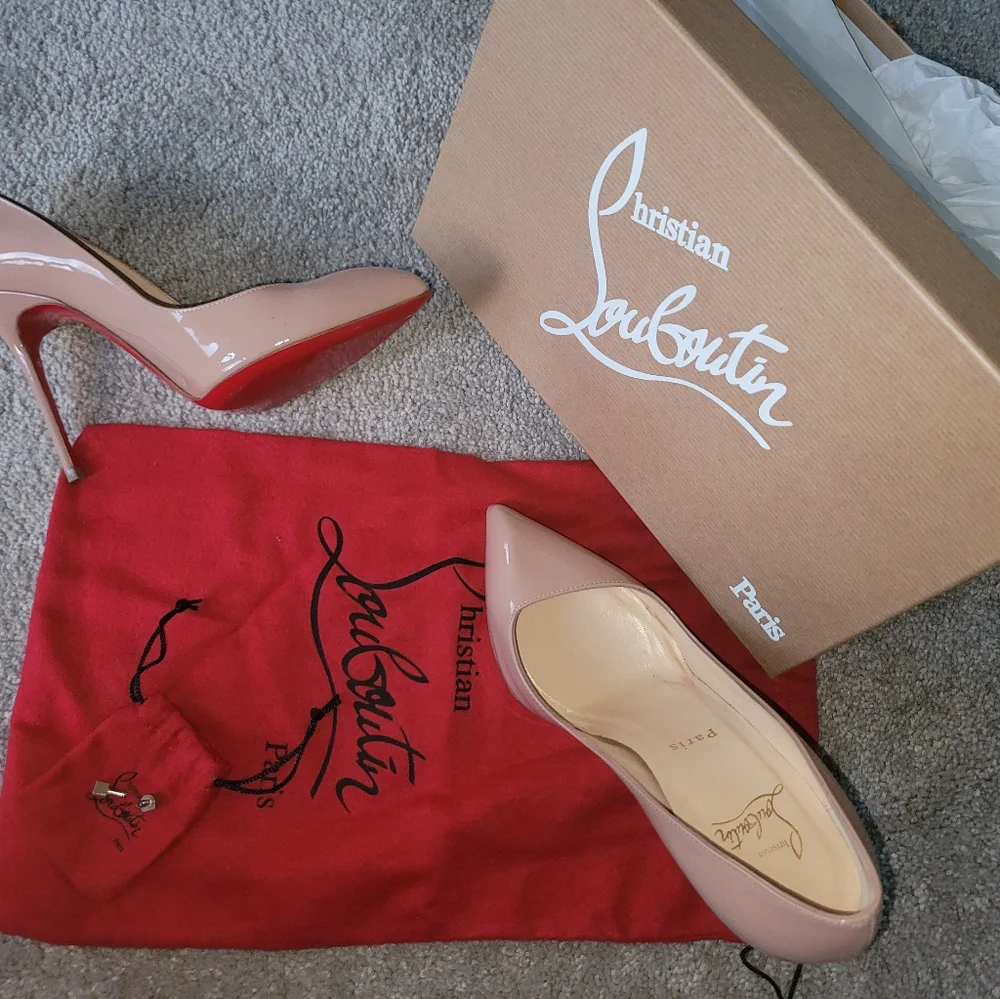 Christian Louboutin - Picture 3 of 6